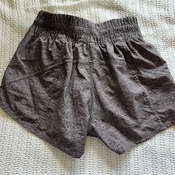 Track That Short Lululemon - Picture 4 of 8